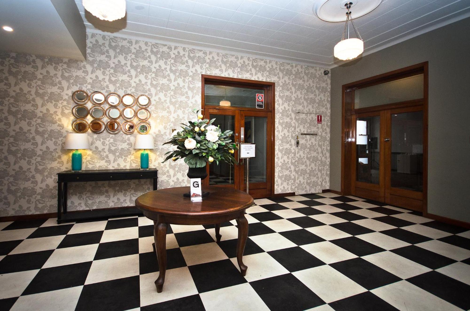The George Hotel Батърст Екстериор снимка